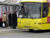 Pesnicom na kontrolora gradskog prevoza