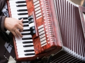 Profesor harmonike iz Niša na kineskoj marki