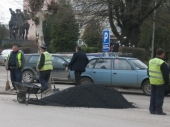 Konačno počeli sa krpljenjem rupa