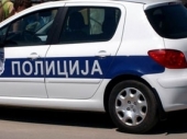 Pucali iz kola na mladića