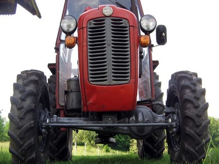 Vozio traktor sa 2,34 promila alkohola (Ilustracija)