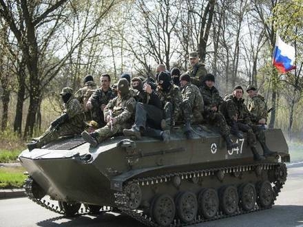 Proruske snage tenkovima zauzimaju Slavjansk (Foto: Beta?AP)