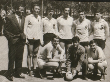 Foto sa početka rukometne igre u Vranju