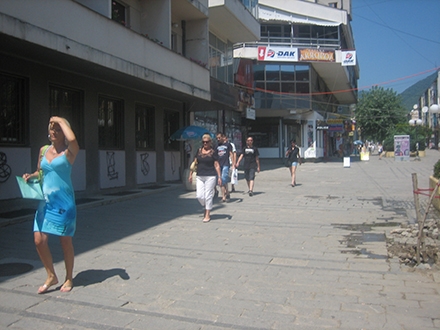 Vrućina obara Vranjance čak i na sred ulice 