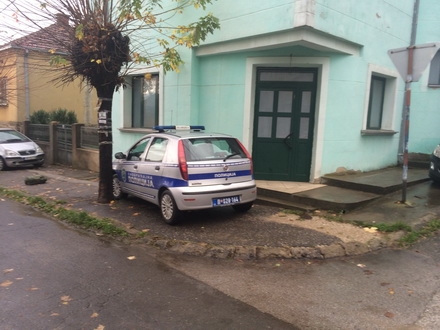 Ovako parkira policija u Vranju 