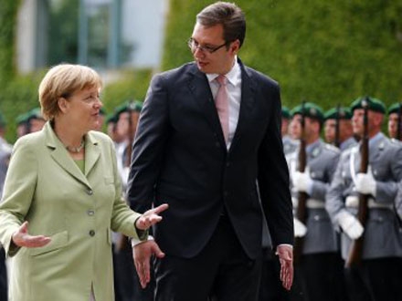 Pažljivo slušanje: Merkel i Vučić foto blic 