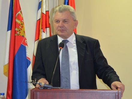 Petar Petrović za govornicom u Surdulici