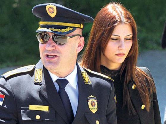 Žene vole oficire: policijski generall Ljubiša Simić i pevačica Ljupka Stević, foto Skandal 