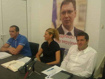 Poverenici SNS-a na konferenciji za novinare u Vranju 