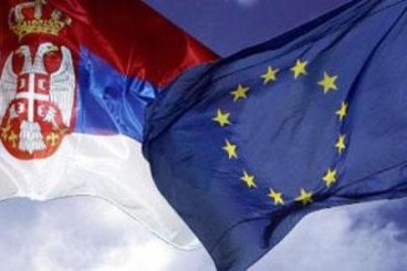 Braća po interesu - zastave EU i Srbije 