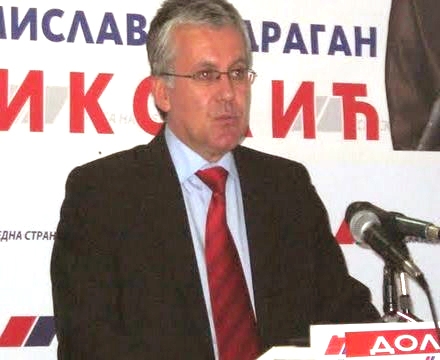 Poslanik Dragan Nikolić 