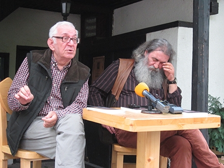 Mihailović (desno) tvrdi da Vranje odvaja malo para za 