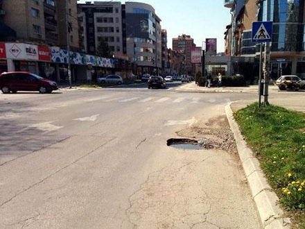 Udarna rupa u Ulici Vojvode Mišića; Foto: Dosta je bilo