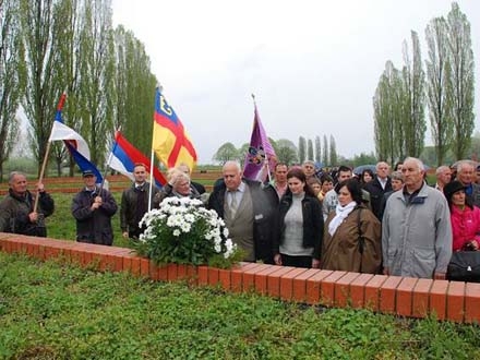 Poštovanje za žrtve proboja Sremskog fronta - foto gradski sajt 