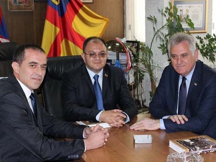 Trilateralni sastanak u kncelariji gradonačelnika: Bulatović, Antić i Nikolić 