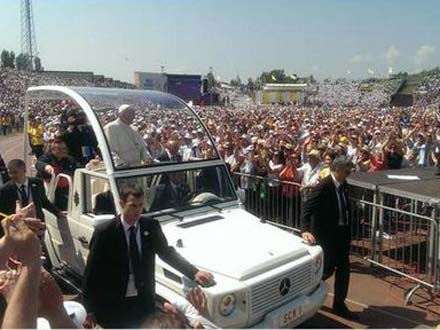 Papa na stadionu Koševo 