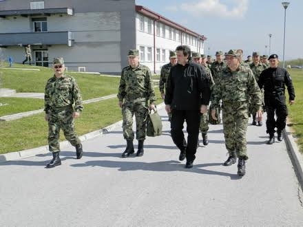 Ministar i vojnici na jednoj od akcija FOTO A. Stojković 