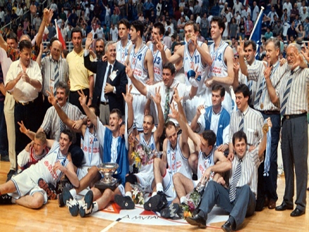   Reprezentacija Jugoslavije 1995. na pobedničkom postolju u Atini Foto N. Paraušić 