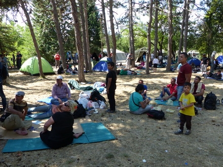 grupa od pedesetak migranata stigla i u Leskovac FOTO: OK Radio/A.Stojkovic