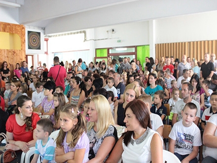Dečija graja se ponovo čuje u školama. Foto: vranjeorg.rs