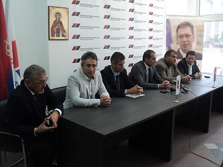 Bulatović  predstavio nove potpredsednike GrO SNS-a Vranje FOTO S. Tasić 