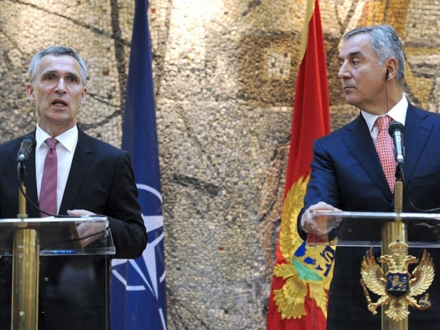 Stoltenberg i Đukanović: u decembru poziv za NATO; Foto: Getty Images