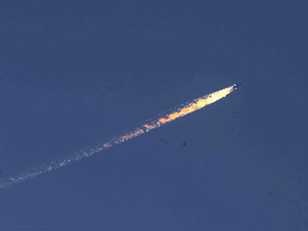 Avion eksplodirao u vazduhu pao na sirijsku stranu granice; Foto: Twitter/Haberturk