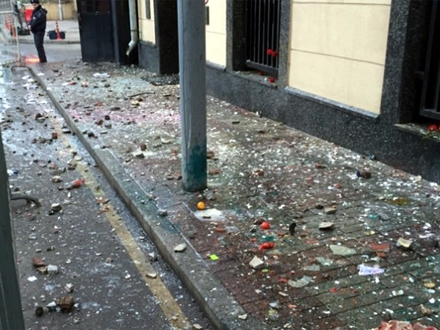 Bacali kamenice i jaja na ambasadu; Foto: Twitter