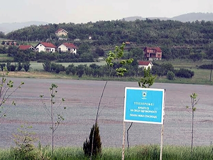 Aleksandrovačko jezero, opasno po svačije zdravlje FOTO D. Dimić 