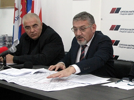 SNS pokazuje dokumente vezane za prijavu FOTO S. Tasić 