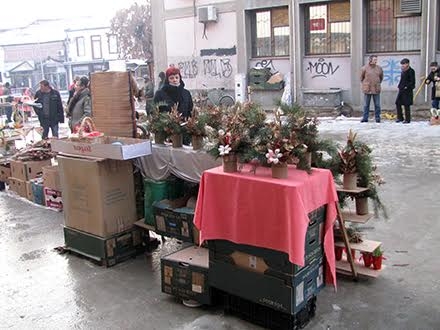 Ni kiša ne smeta: ponuda badnjaka u Vranju FOTO  D. Ristić