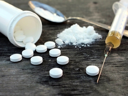 Kokain i lekovi pronađeni u automobilu; Foto: ilustracija/Florida HE
