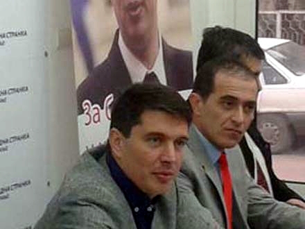 Stevanović i Bulatović na jednoj od akcija SNS-a Vranje FOTO S. Stojković 