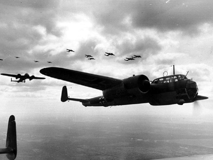 Napad nemačkih aviona; Foto: arhivska fotografija
