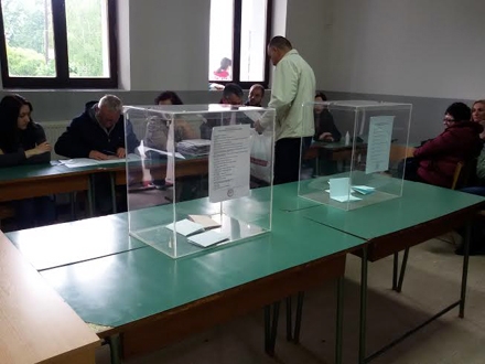 Jedno od biračkih mesta u centru Vranja. Foto: OK Radio