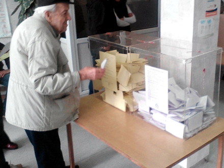 Sa biračkog mesta u Surdulici. Foto: OK Radio
