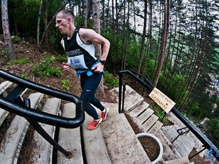 Kristijan trčao uz stepenište. Foto: Ivan Stanković