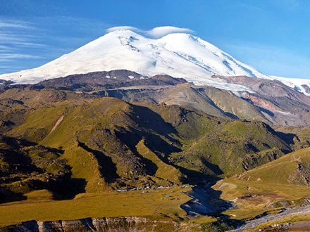 Vrhovi Elbrusa; Foto: Wikipedia/Lev Kalmykov