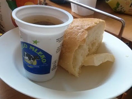 Ovo je doručak koji se nudi bolesnim ljudima na Internom odeljenju FOTO Amaterski snimak 