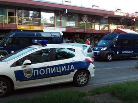Policajci su raspoređeni u i oko zgrade; Foto: M. Rašić/Blic