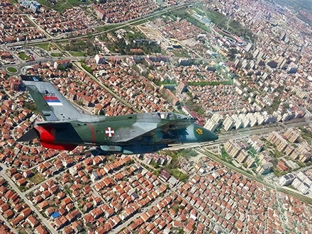 Avion iznad Niša. Foto:Dejan Vasiljević, VS