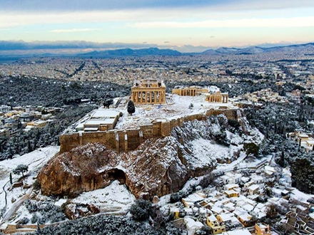 I Akropolj pod snegom; FOTO: AFP