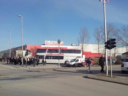 Autobusi na raskrsnici na ulazu u Vranje FOTO OK Radio 