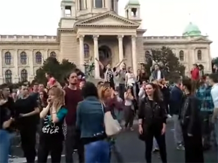 Sa protesta u Beogradu FOTO You tube, preentscreen 