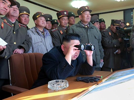 Kim Džon Un naredio masovnu proizvodnju i postavljanje širom zemlje FOTO: AFP