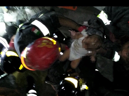 Beba je spasena u četiri sata ujutru FOTO: Twitter