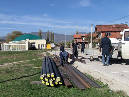 Postavljanje cevovoda. Foto: S.Tasić