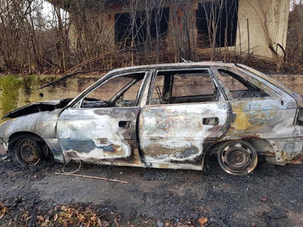 Zapaljena Opel Astra nakon ubistva FOTO: Twitter/Balkan Insight
