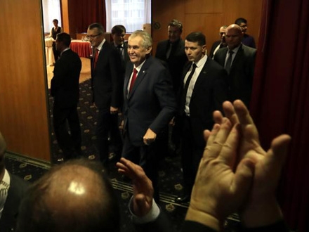 Zeman pobedio na predsedničkim izborima FOTO: AP/Tanjug