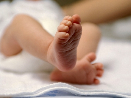 Beba životno ugrožena i priključena na respirator FOTO: Profimedia